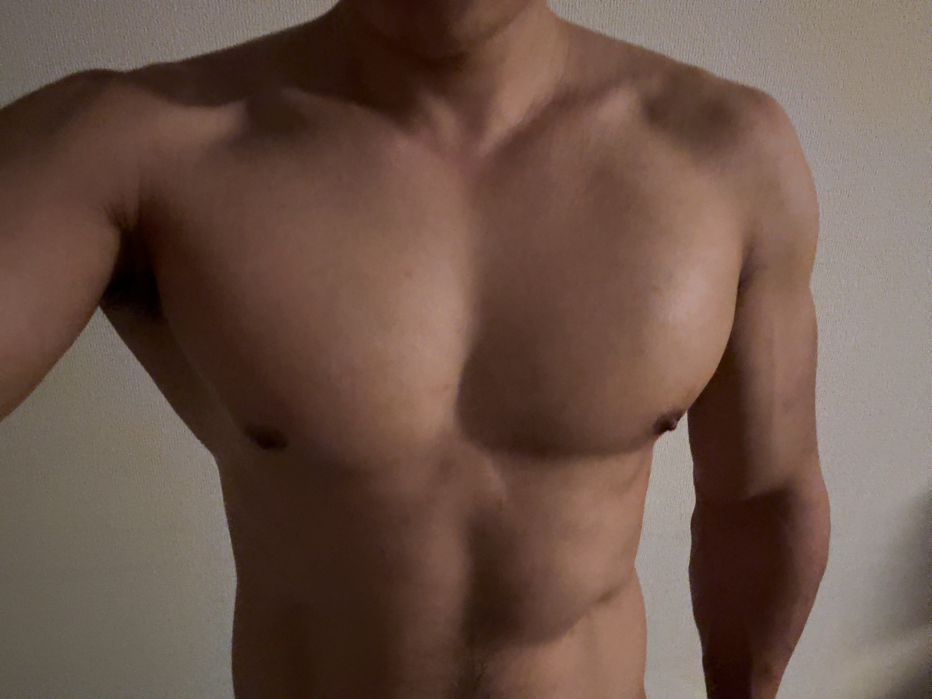 キャスト コウ 1枚目